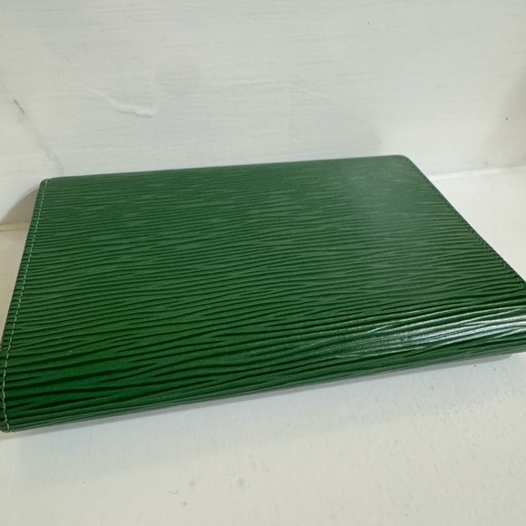 Louis Vuitton Epi GREEN Textured Wallet Like New! Authentic and Dust Bag - Picture 15 of 16